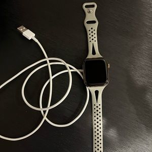 Apple Watch Series 4 GPS + Cellular Gold